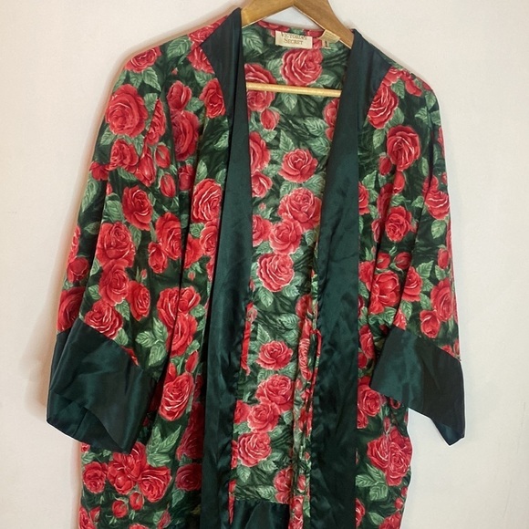 Victoria’s Secret Vintage Gold Label Rose Print Robe and Slip Pajama Set - Picture 6 of 12